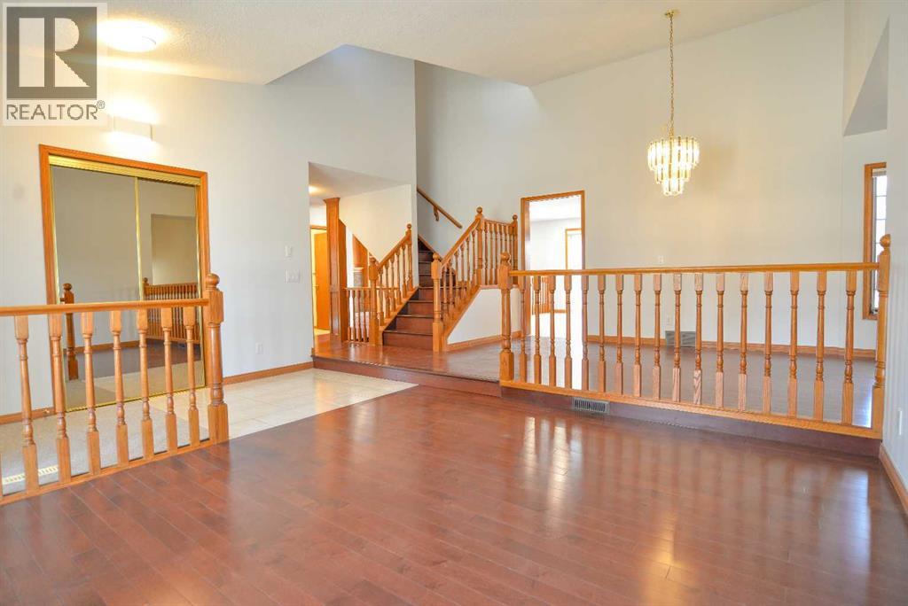 393 Hawktree Circle Nw, Calgary, Alberta  T3G 2X9 - Photo 6 - A2305196