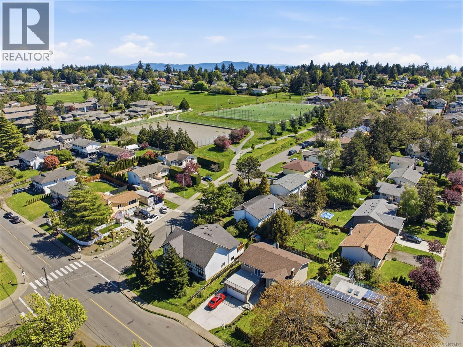 4351 TORQUAY Dr, Saanich, British Columbia