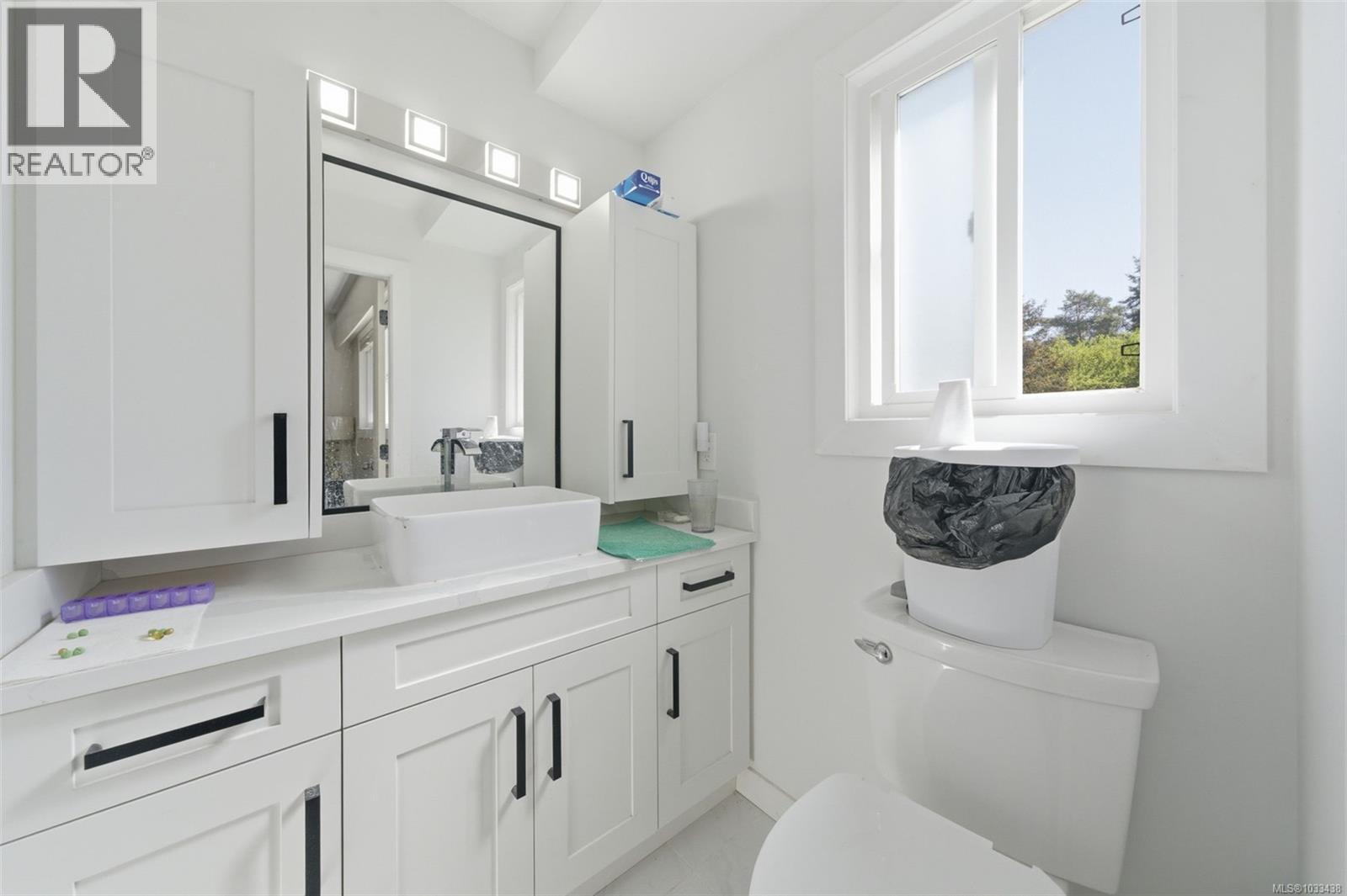 4351 Torquay Dr, Saanich, British Columbia  V8N 3L3 - Photo 16 - 1033438