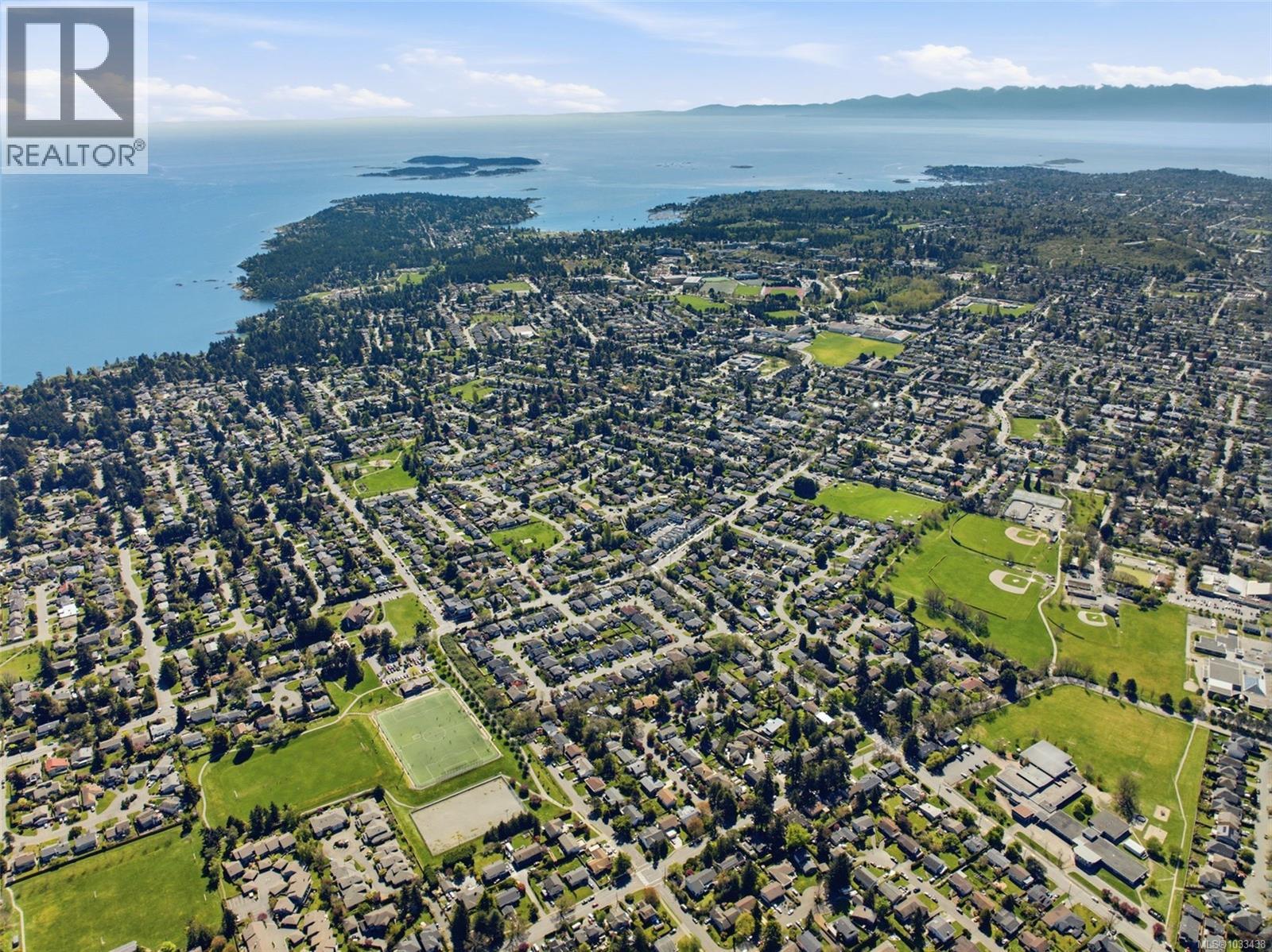 4351 Torquay Dr, Saanich, British Columbia  V8N 3L3 - Photo 4 - 1033438