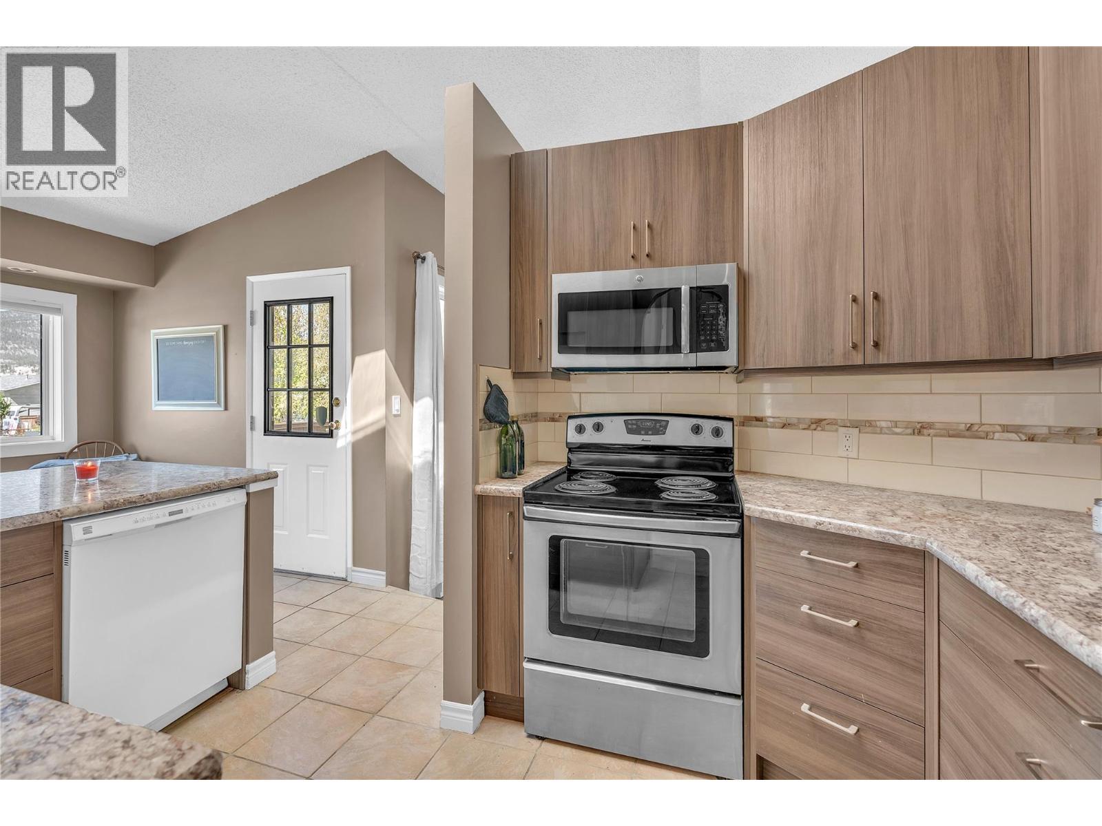 196 Troy Court, Penticton, British Columbia  V2A 7L4 - Photo 3 - 10385075