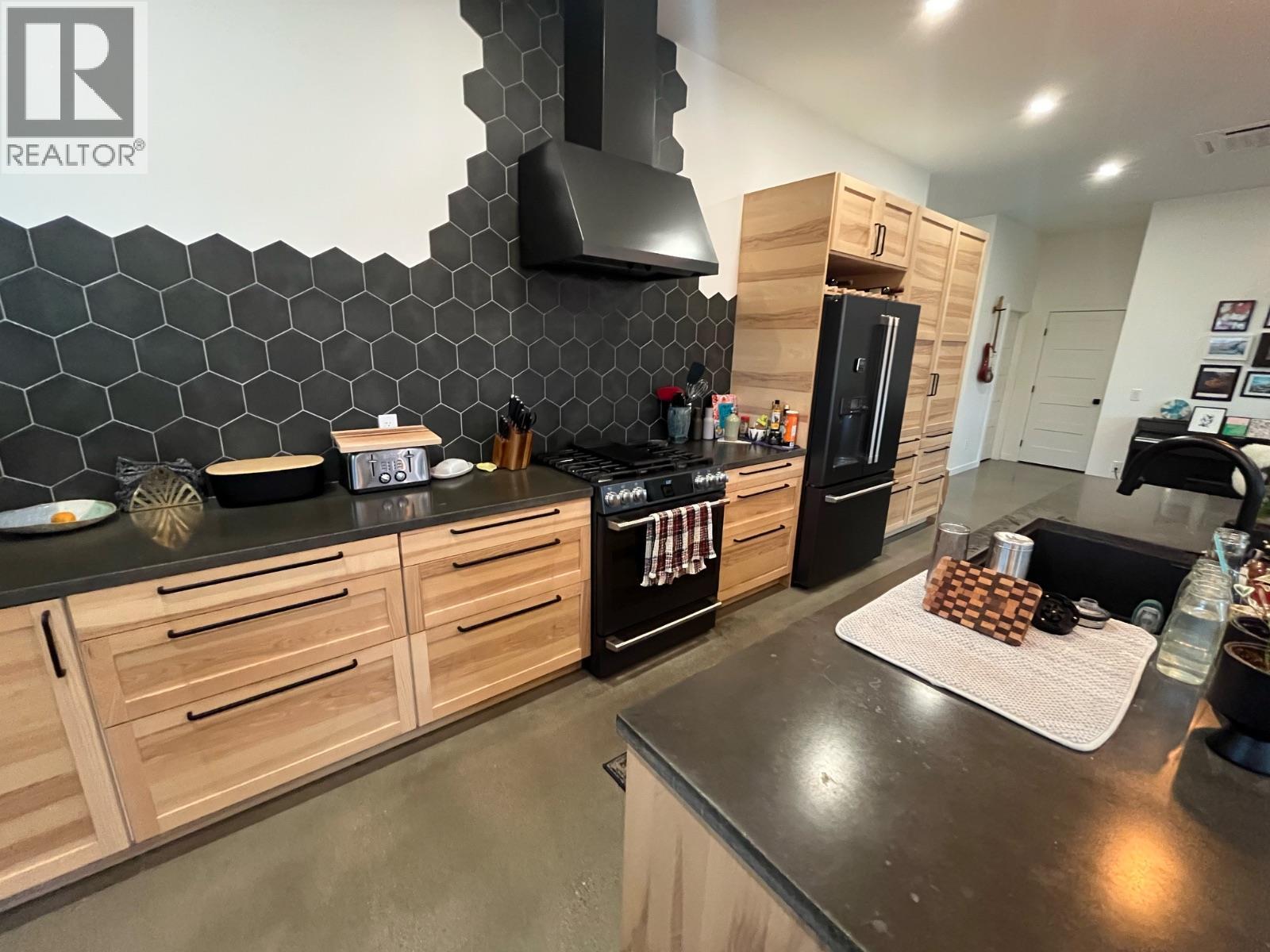 702 Center Street, Revelstoke, British Columbia  V0E 2S1 - Photo 12 - 10384849