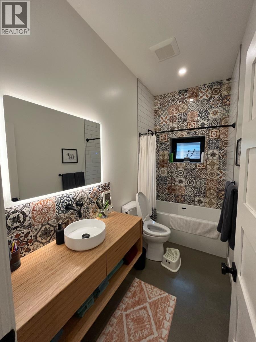 702 Center Street, Revelstoke, British Columbia  V0E 2S1 - Photo 16 - 10384849