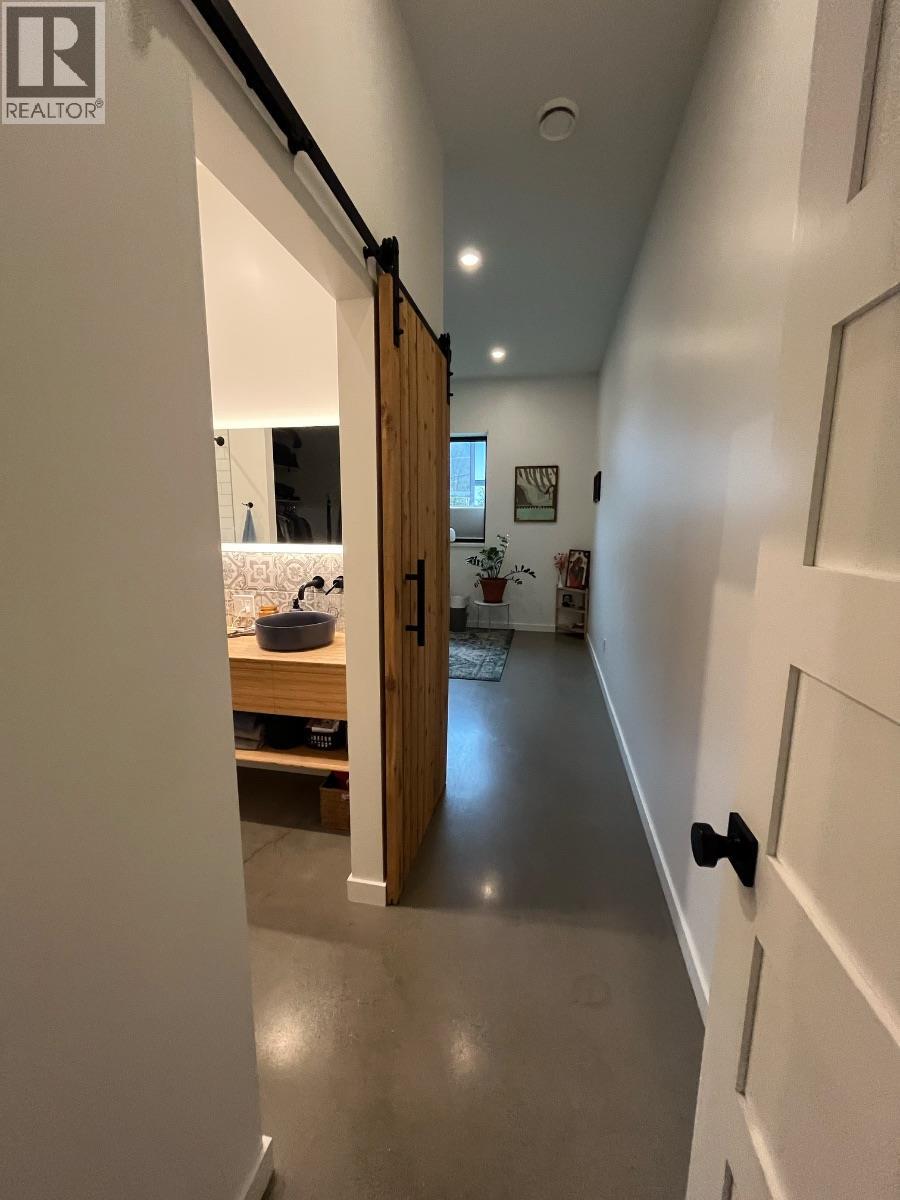 702 Center Street, Revelstoke, British Columbia  V0E 2S1 - Photo 18 - 10384849
