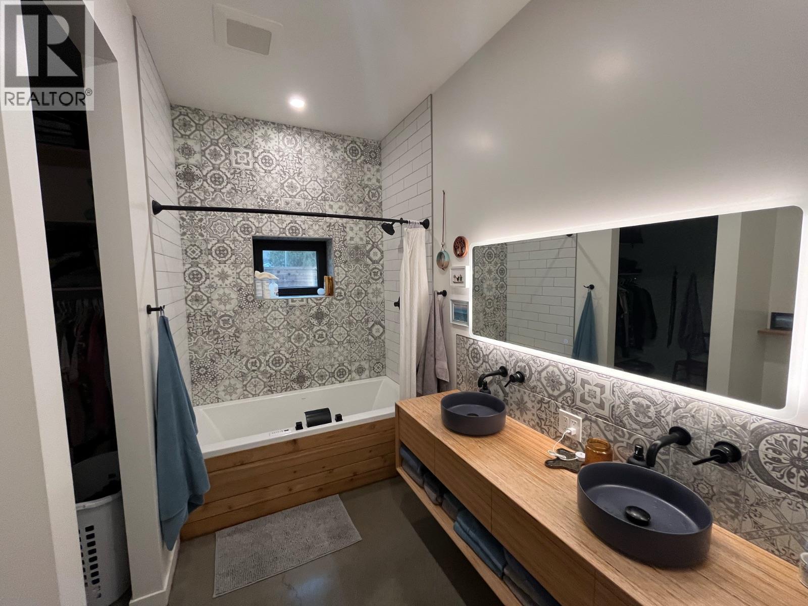 702 Center Street, Revelstoke, British Columbia  V0E 2S1 - Photo 20 - 10384849