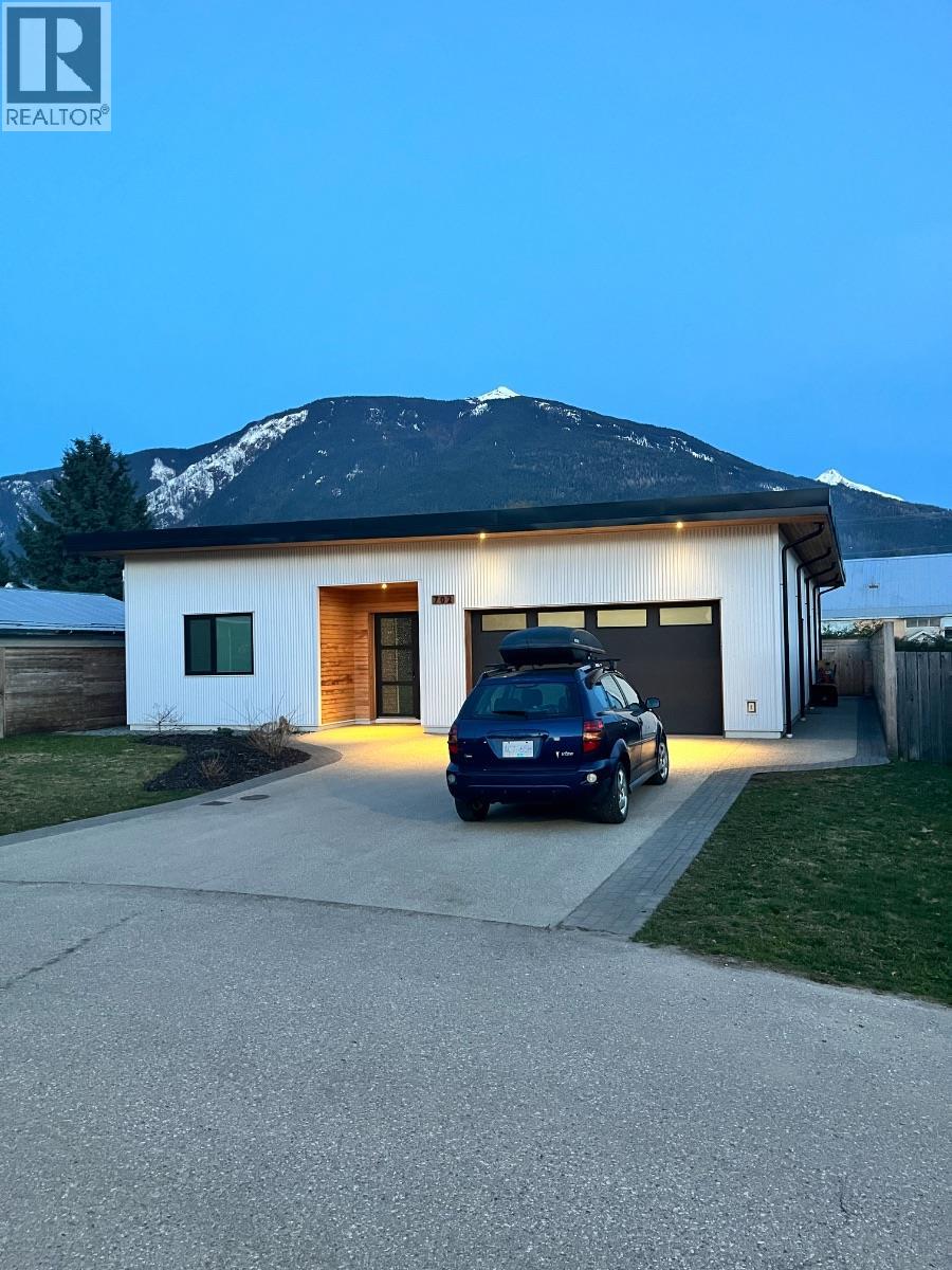 702 Center Street, Revelstoke, British Columbia  V0E 2S1 - Photo 24 - 10384849