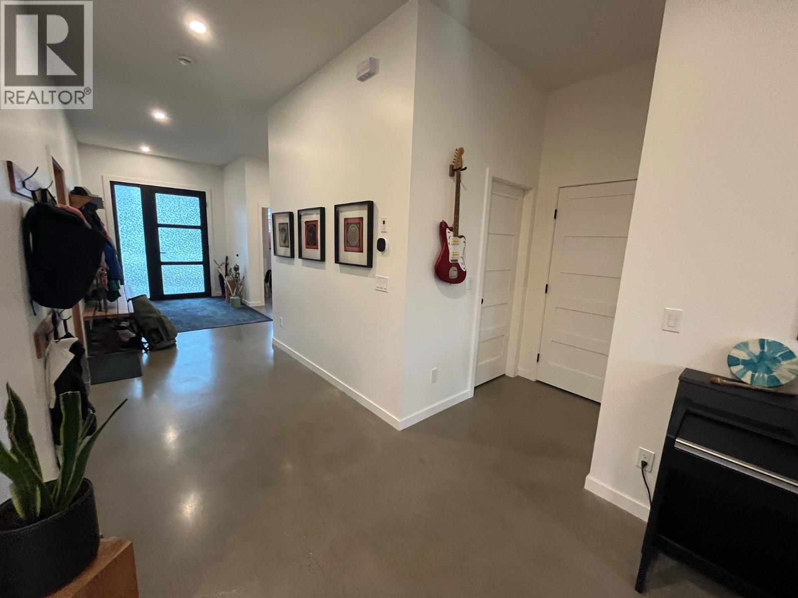 702 Center Street, Revelstoke, British Columbia  V0E 2S1 - Photo 4 - 10384849