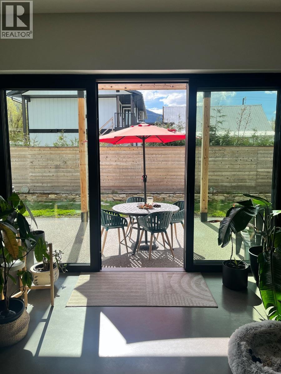 702 Center Street, Revelstoke, British Columbia  V0E 2S1 - Photo 9 - 10384849