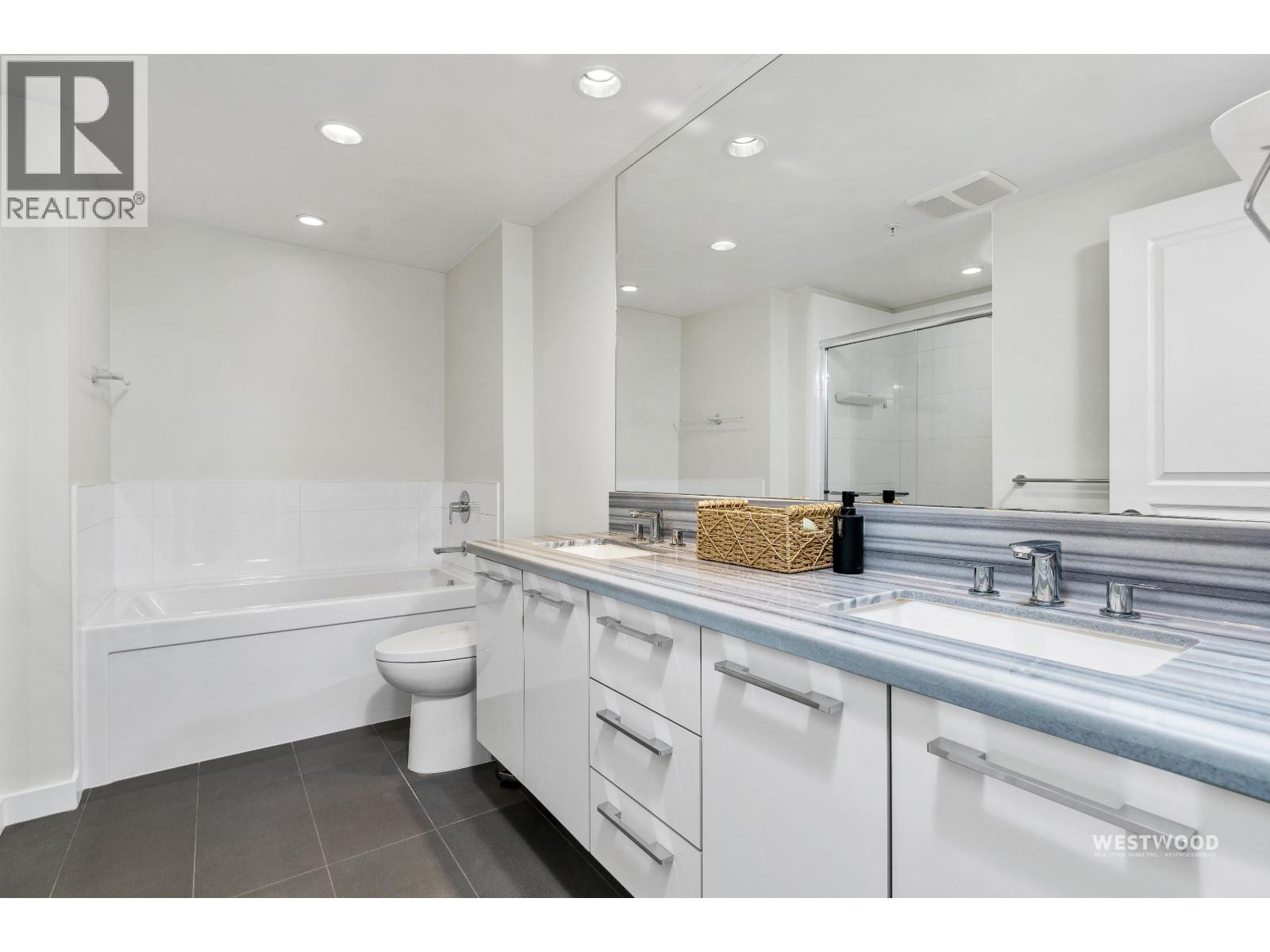 2301 3093 Windsor Gate, Coquitlam, British Columbia  V3B 0N2 - Photo 13 - R3115611