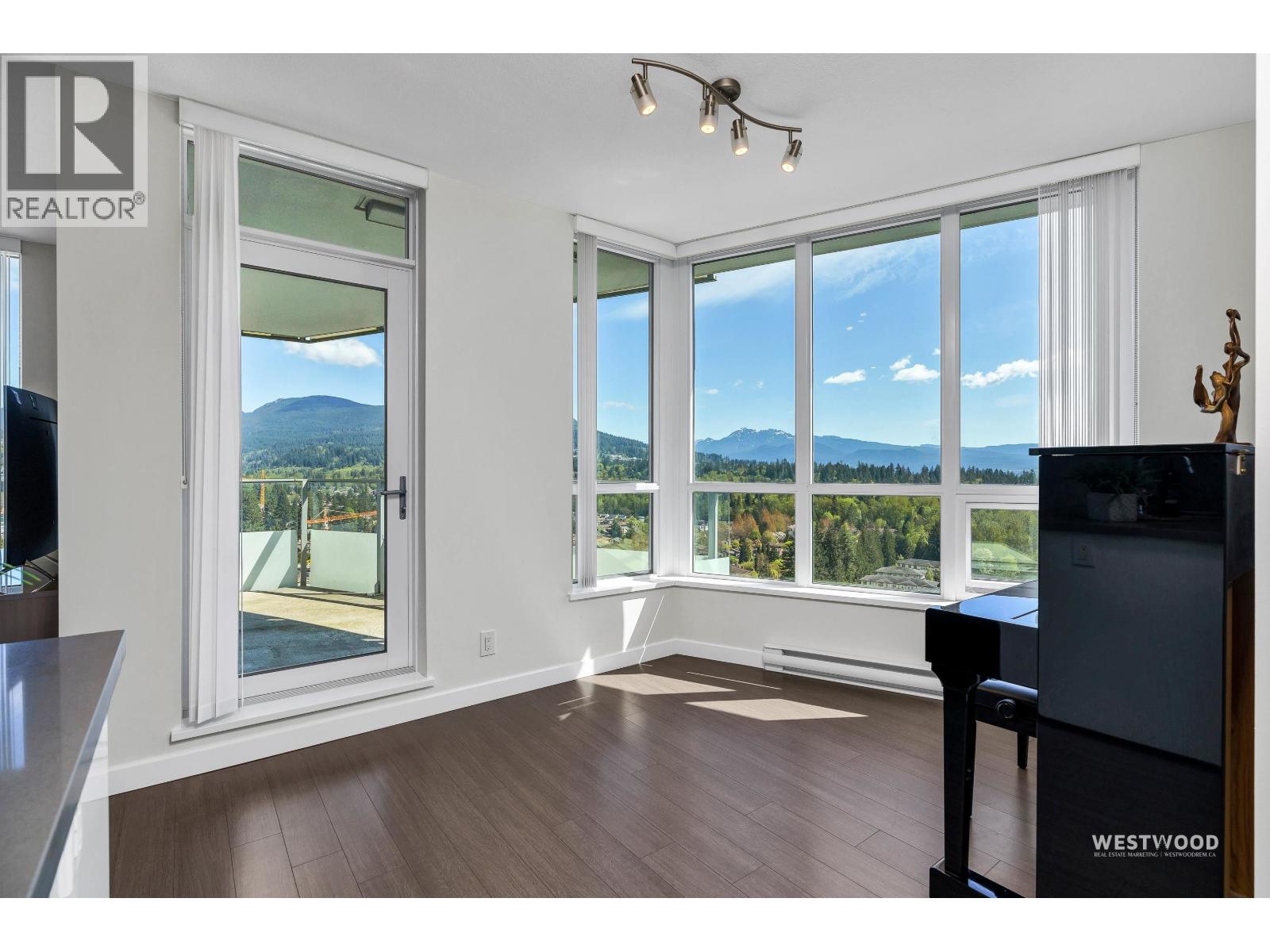 2301 3093 Windsor Gate, Coquitlam, British Columbia  V3B 0N2 - Photo 3 - R3115611