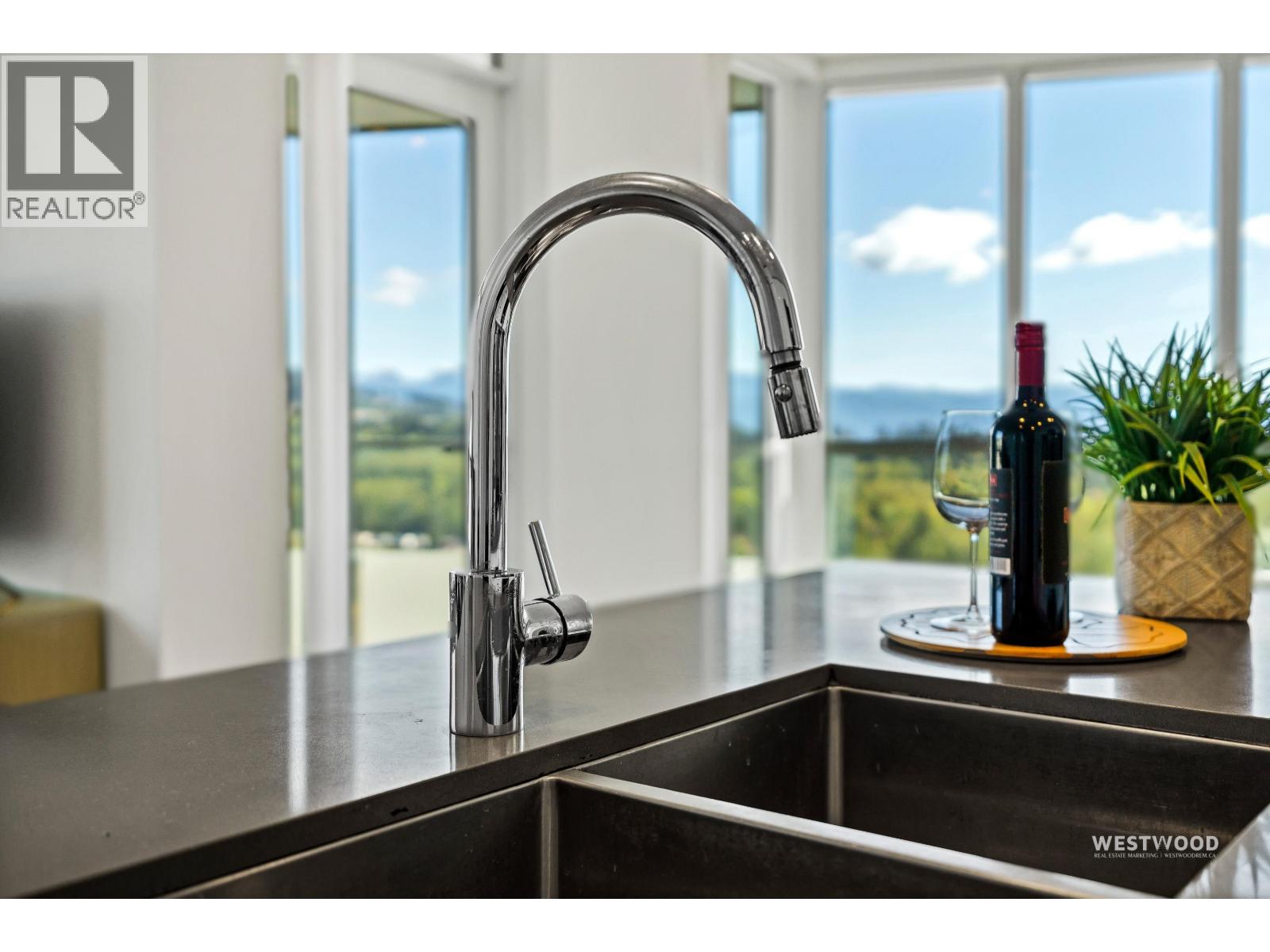 2301 3093 Windsor Gate, Coquitlam, British Columbia  V3B 0N2 - Photo 9 - R3115611