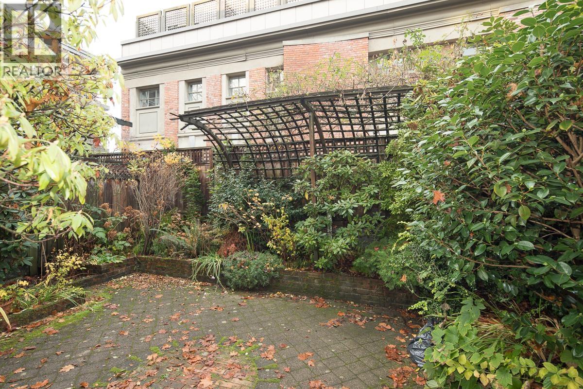 2305 W 3rd Avenue, Vancouver, British Columbia  V6K 1L6 - Photo 4 - R3067479