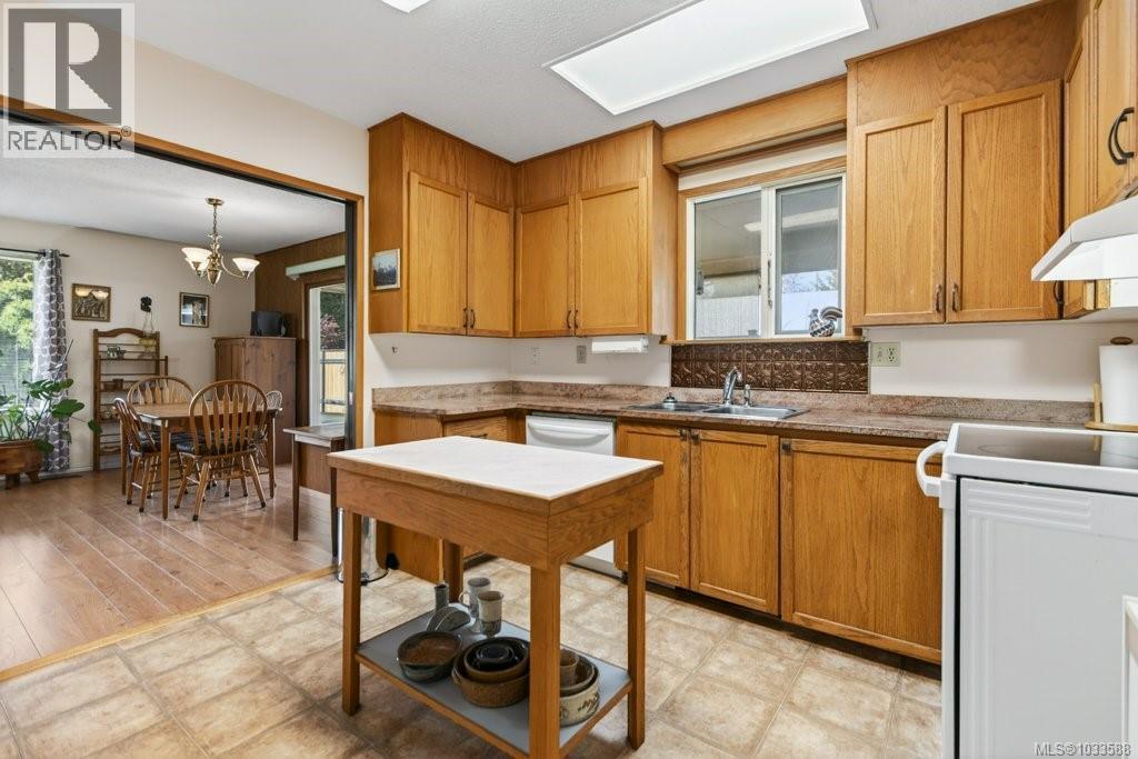 1984 Noel Ave, Comox, British Columbia  V9M 2J7 - Photo 12 - 1033588