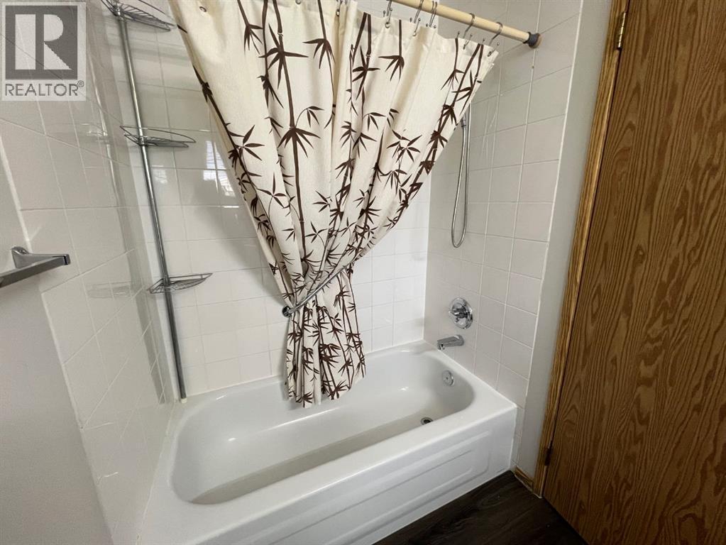 99 Martinwood Road Ne, Calgary, Alberta  T3J 3G7 - Photo 12 - A2267284