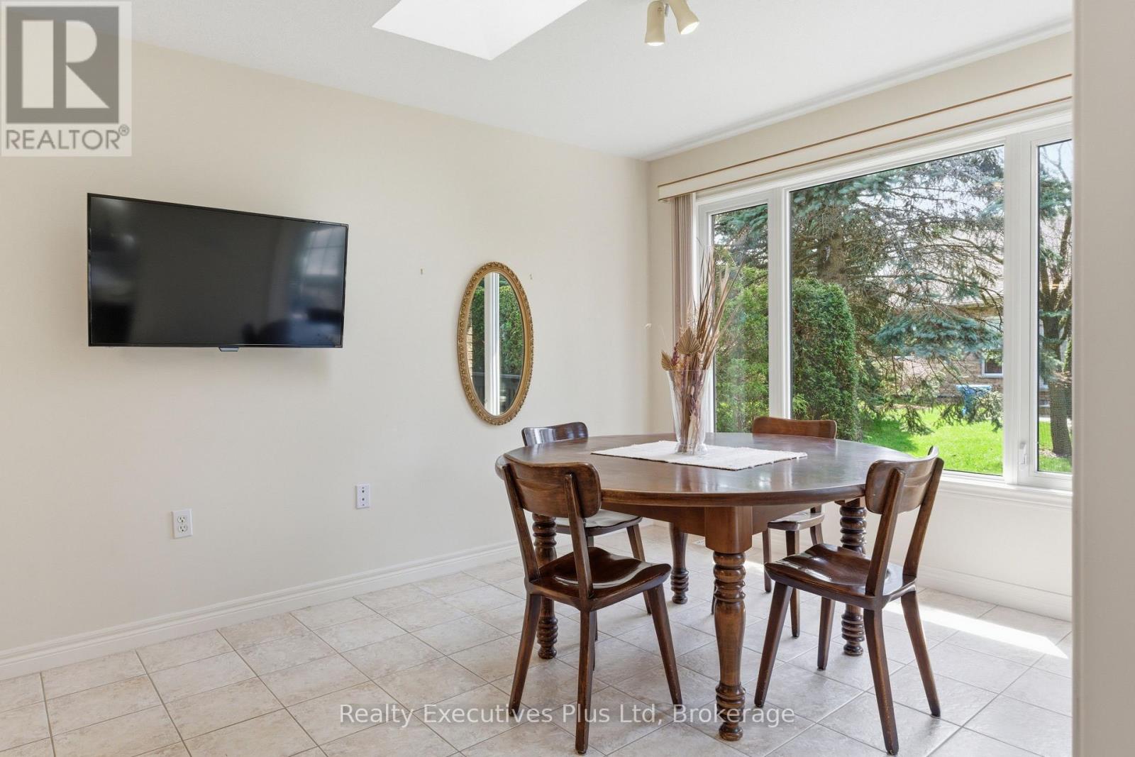 95 Basswood Drive, Guelph, Ontario  N1G 4X7 - Photo 14 - X13050392