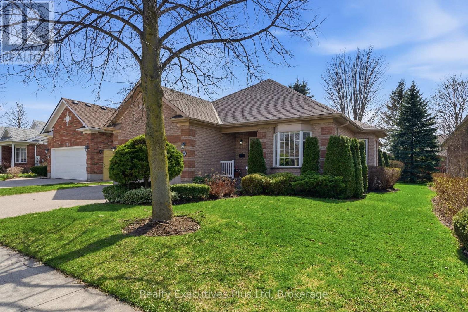 95 Basswood Drive, Guelph, Ontario  N1G 4X7 - Photo 2 - X13050392