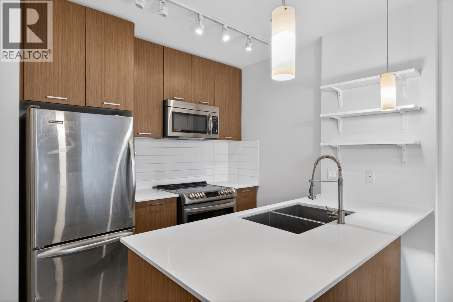 501 2321 Scotia Street, Vancouver, British Columbia  V5T 0A8 - Photo 3 - R3116127