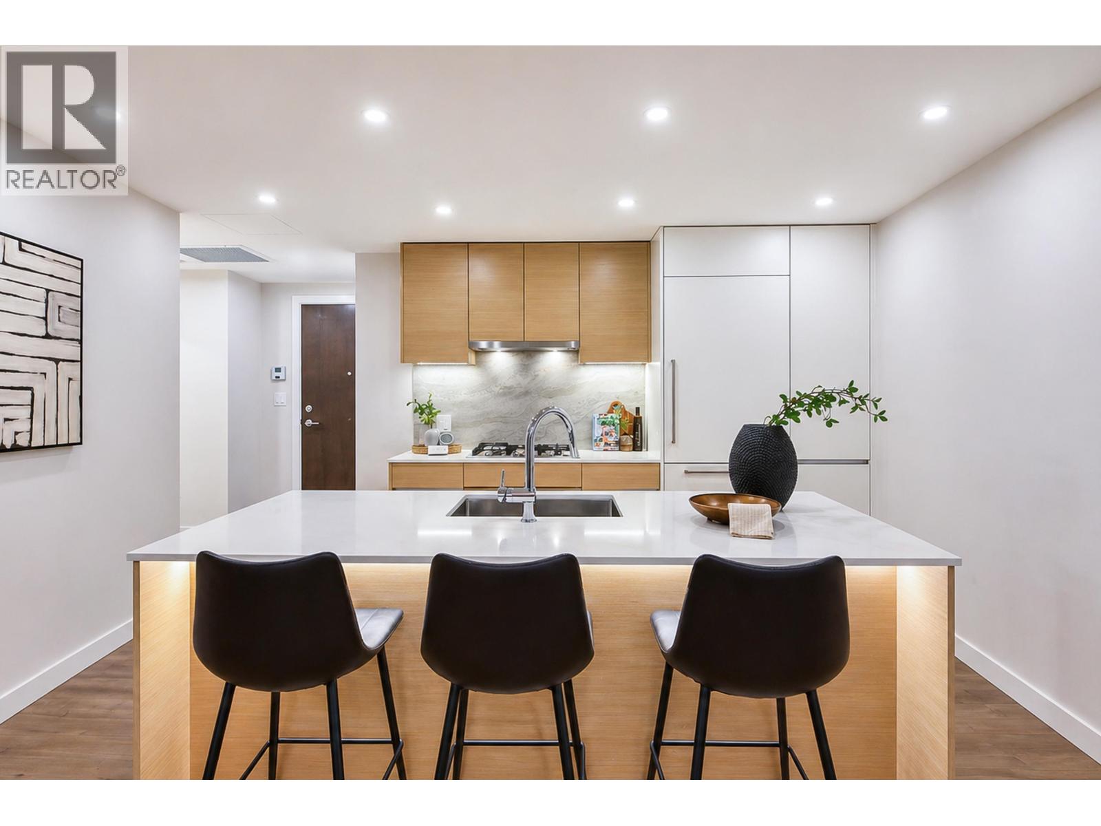 1104 200 Klahanie Court, West Vancouver, British Columbia  V7P 0E4 - Photo 3 - R3116234