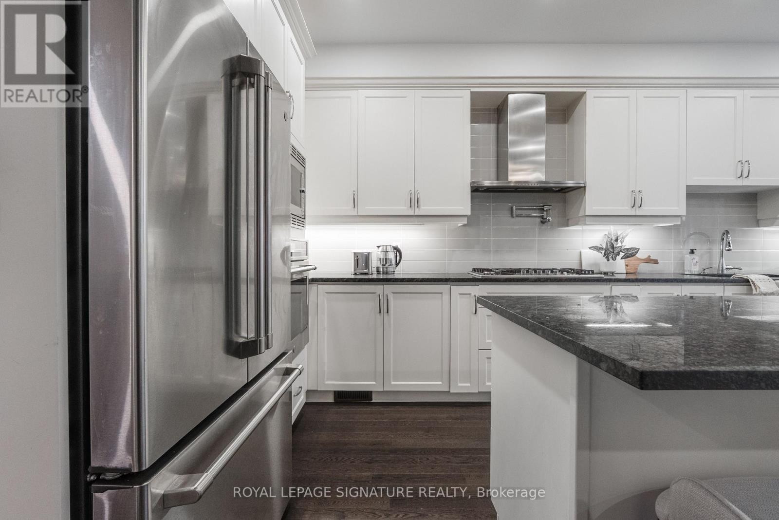 14 Queen Mary Court, Vaughan, Ontario  L4L 0H9 - Photo 5 - N13050334