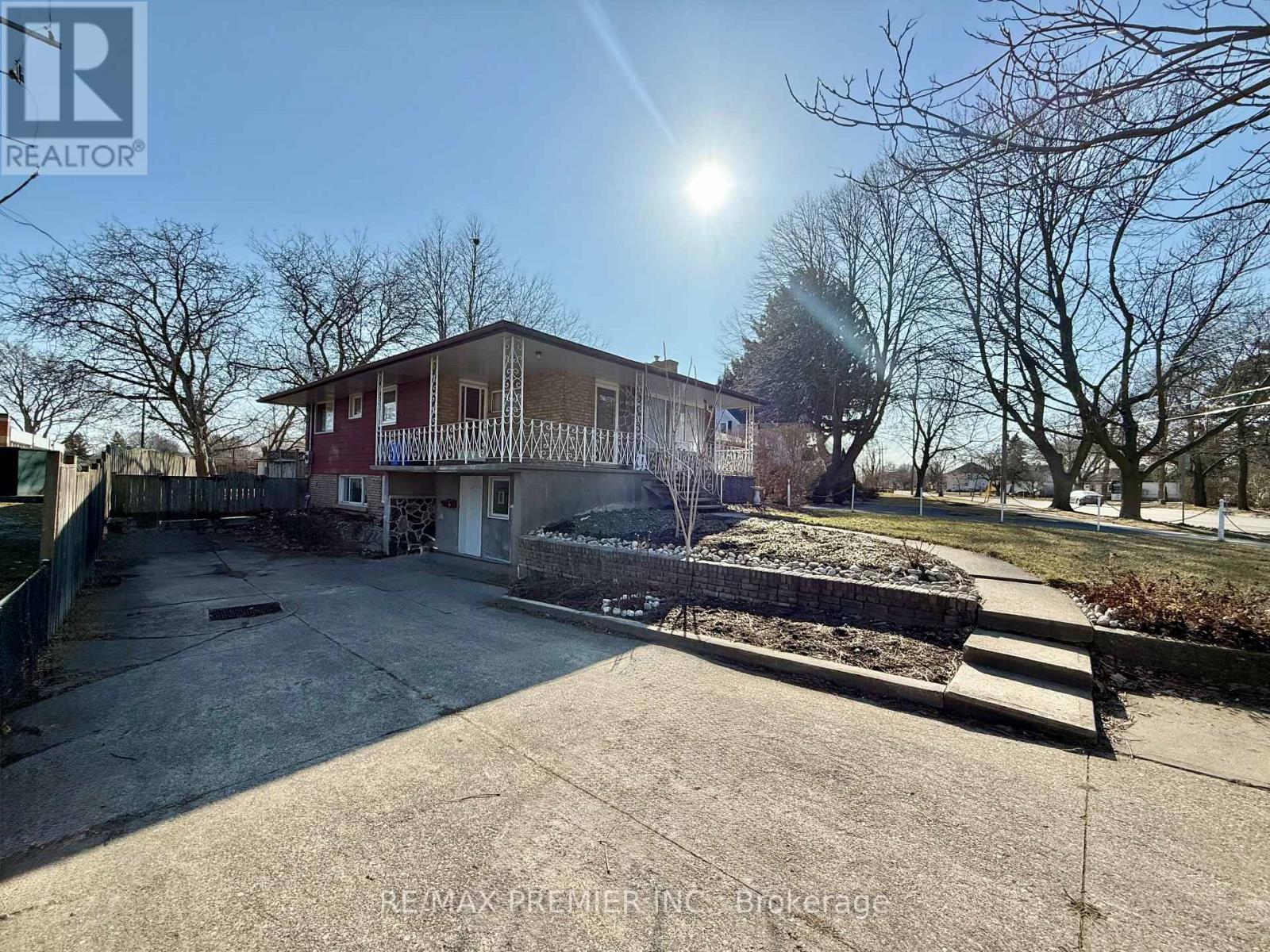 MAIN FLOOR - 288 SCOTT STREET, St. Catharines, Ontario