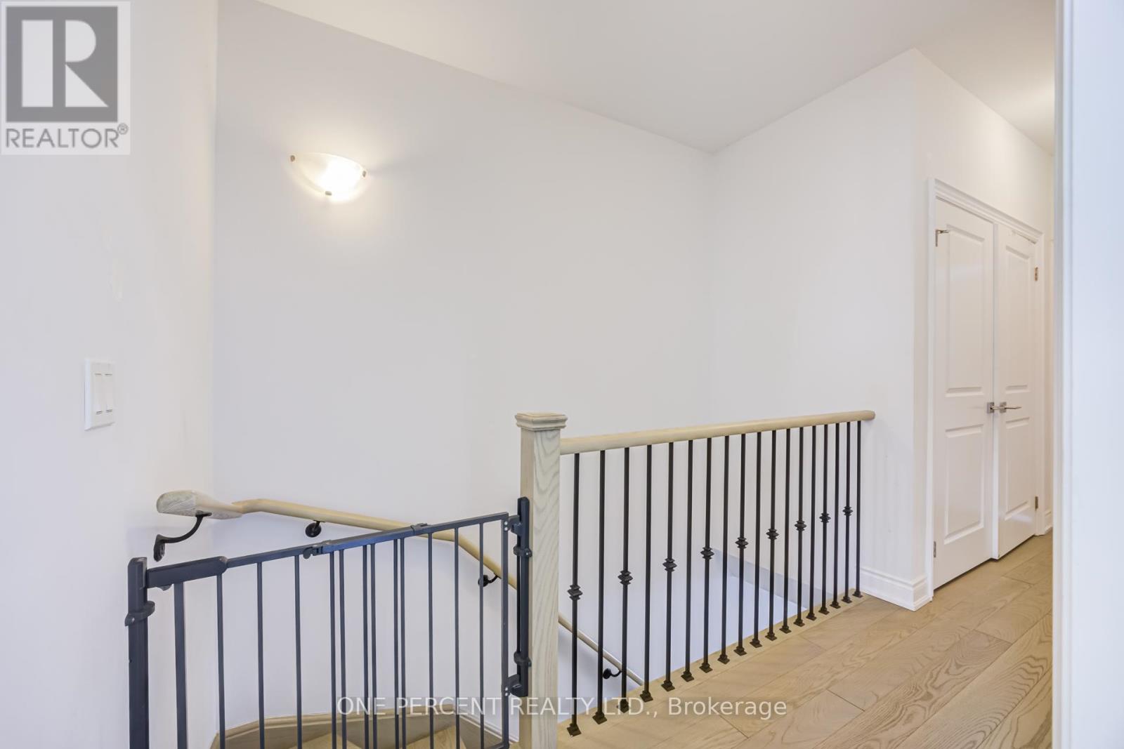 656 Tupelo Court, Mississauga, Ontario  L5G 0C4 - Photo 11 - W13050318