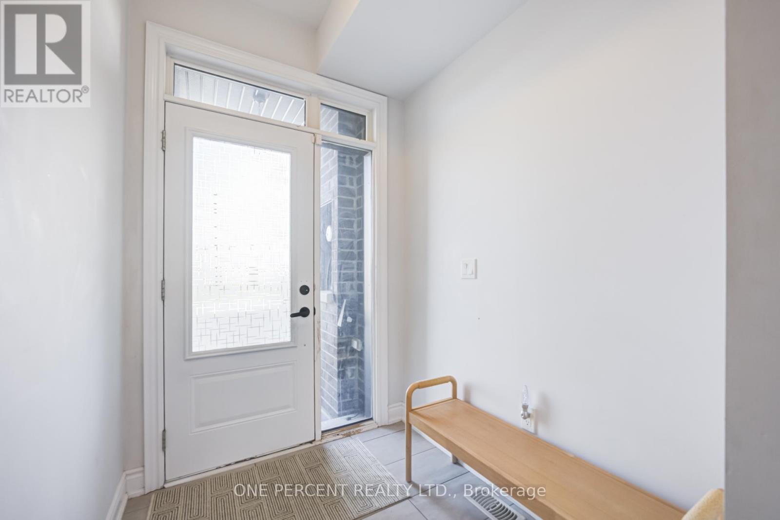 656 Tupelo Court, Mississauga, Ontario  L5G 0C4 - Photo 5 - W13050318