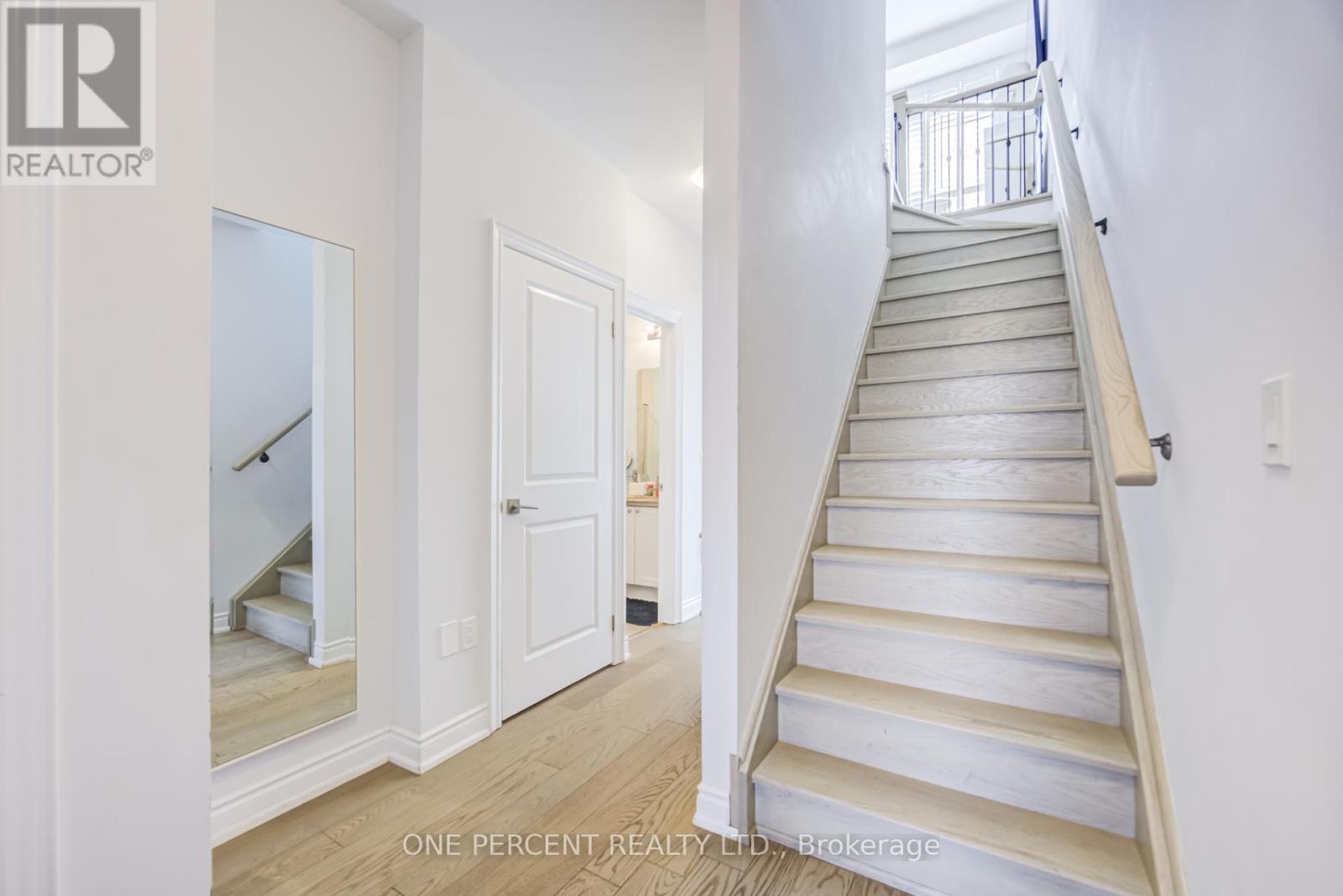 656 Tupelo Court, Mississauga, Ontario  L5G 0C4 - Photo 6 - W13050318