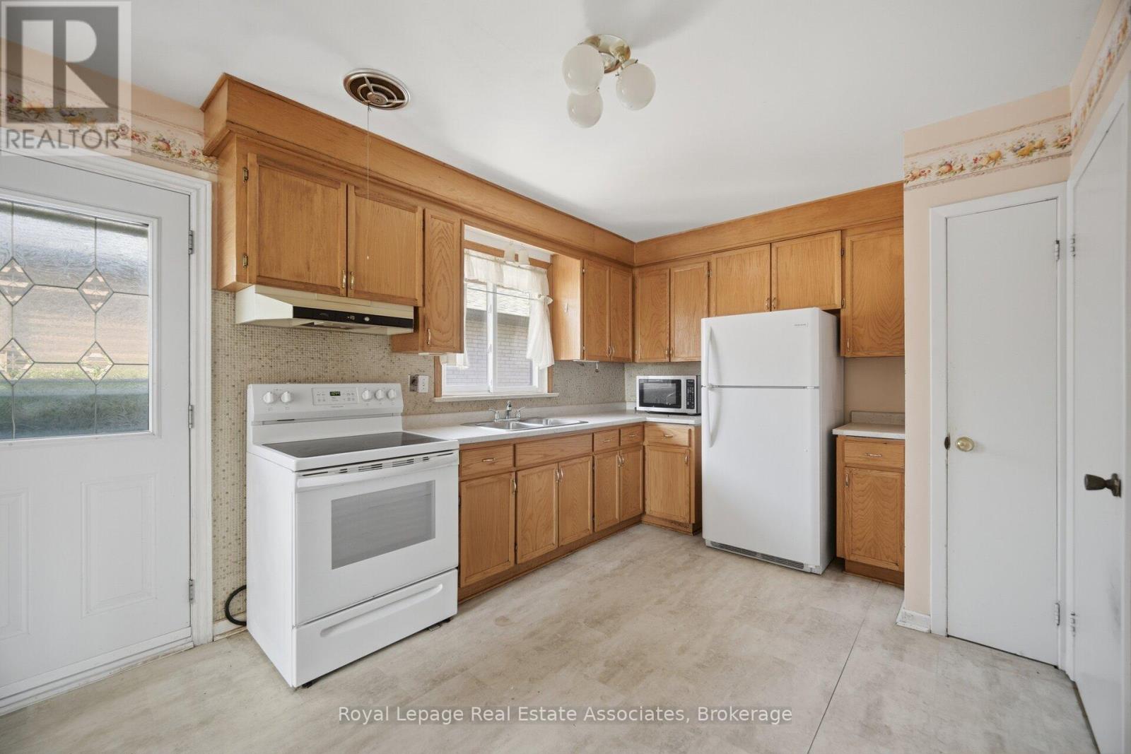 38 Renault Crescent, Toronto, Ontario  M9P 1J3 - Photo 17 - W13050352