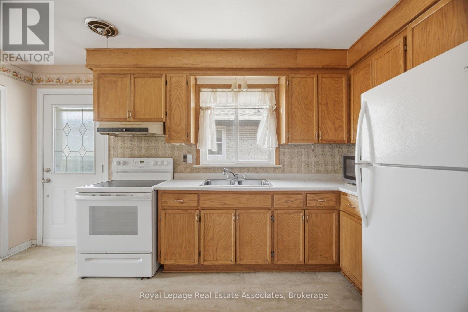 38 Renault Crescent, Toronto, Ontario  M9P 1J3 - Photo 18 - W13050352