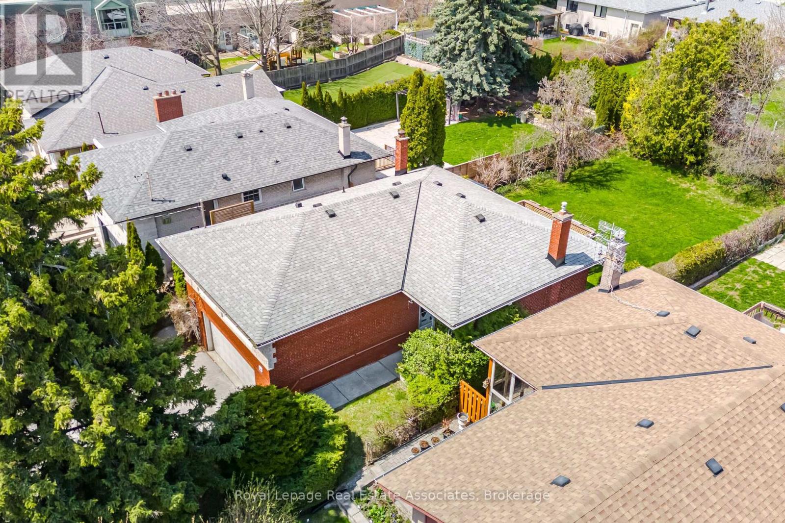 38 Renault Crescent, Toronto, Ontario  M9P 1J3 - Photo 2 - W13050352