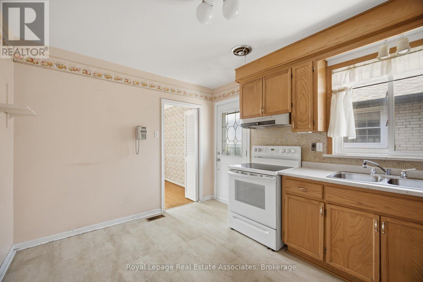 38 Renault Crescent, Toronto, Ontario  M9P 1J3 - Photo 20 - W13050352