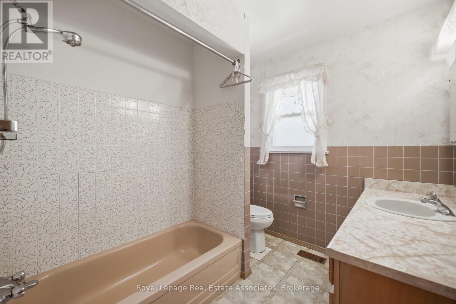 38 Renault Crescent, Toronto, Ontario  M9P 1J3 - Photo 29 - W13050352