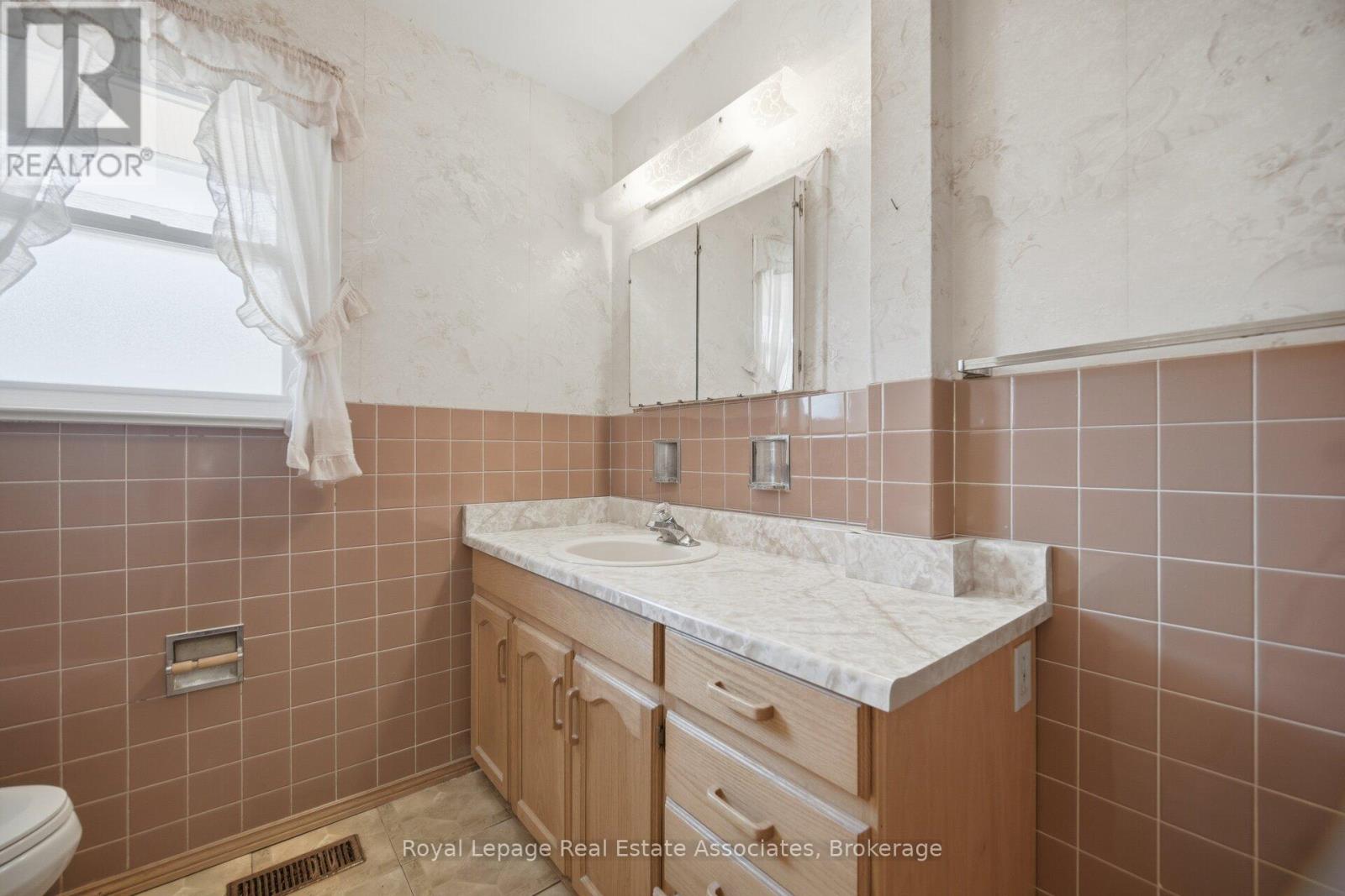 38 Renault Crescent, Toronto, Ontario  M9P 1J3 - Photo 30 - W13050352