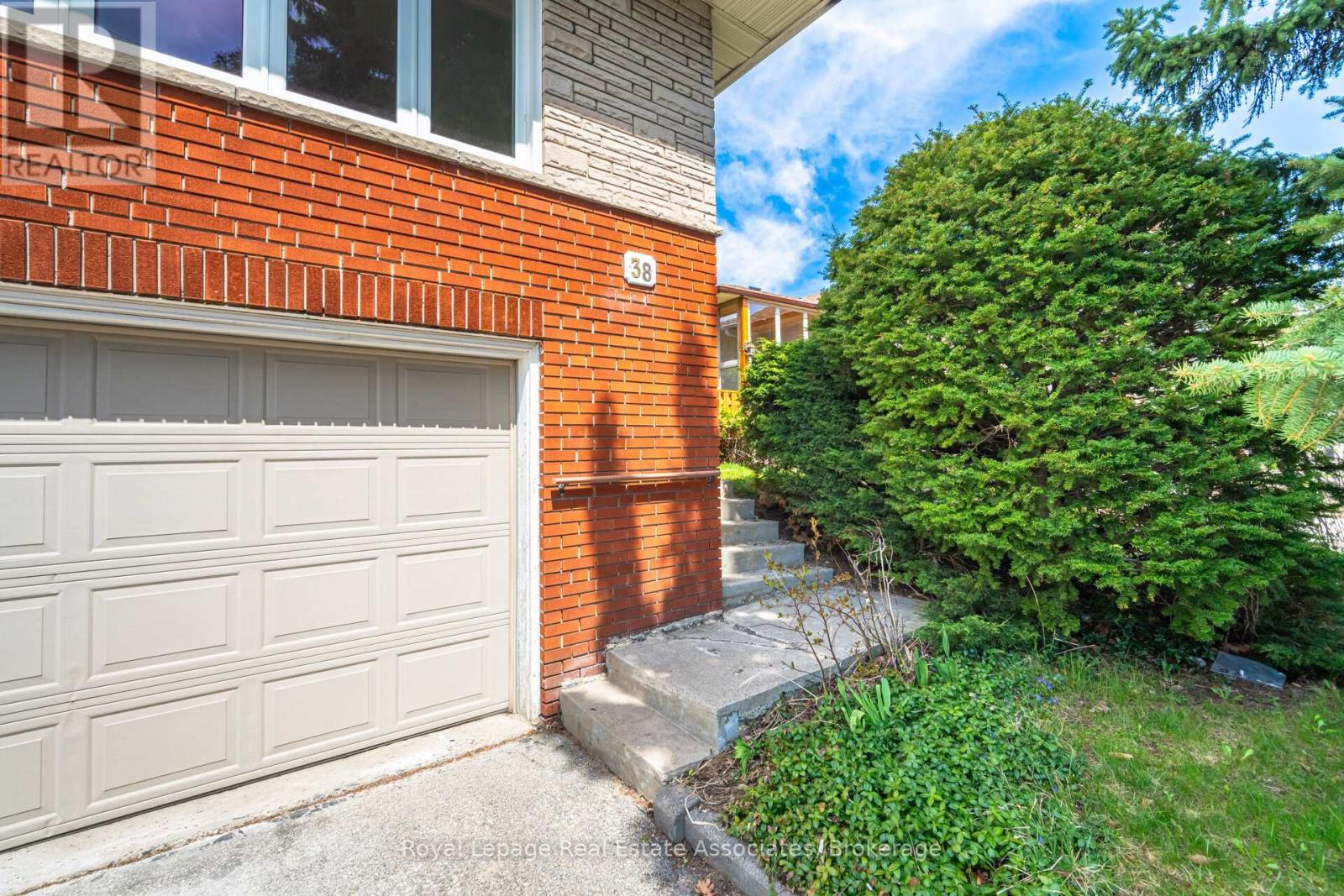 38 Renault Crescent, Toronto, Ontario  M9P 1J3 - Photo 6 - W13050352