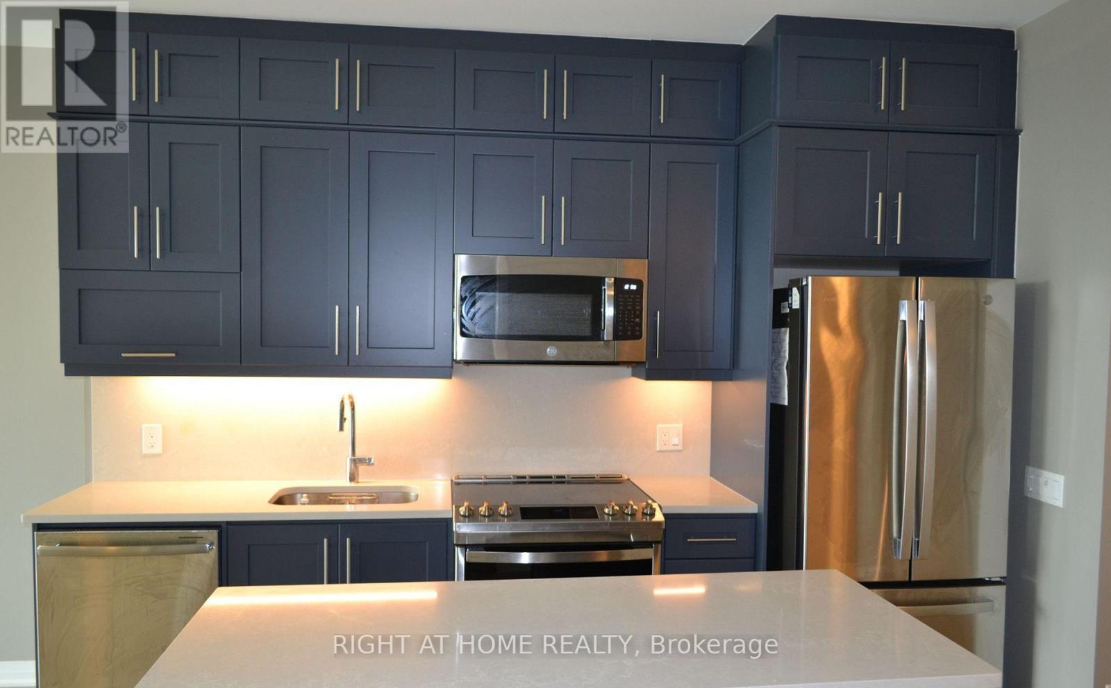 311 - 95 Dundas Street W, Oakville, Ontario  L6M 5N4 - Photo 2 - W13050360