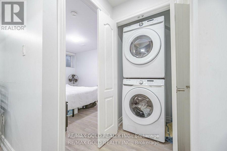 33 Callalily Road, Brampton, Ontario  L7A 0M3 - Photo 7 - W13050396