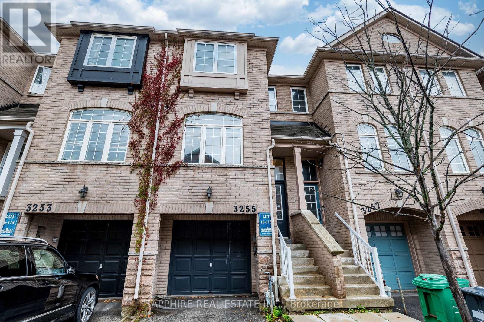 3255 Redpath Circle, Mississauga, Ontario  L5N 8R3 - Photo 2 - W13050402