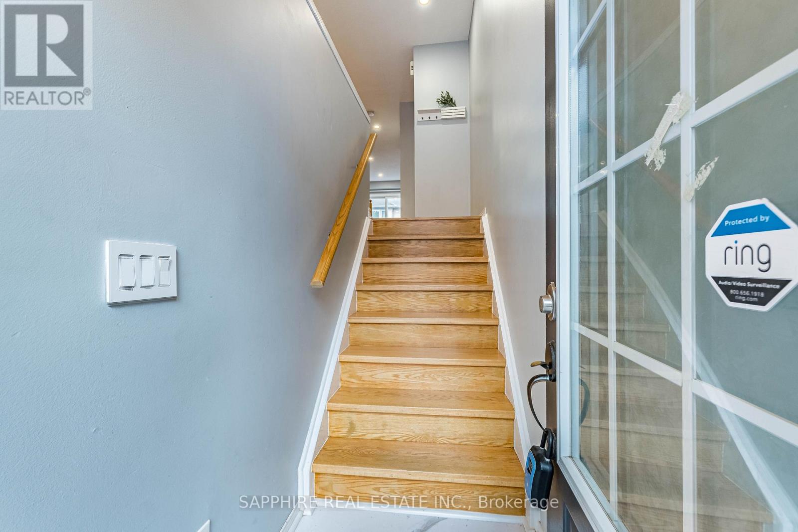 3255 Redpath Circle, Mississauga, Ontario  L5N 8R3 - Photo 4 - W13050402