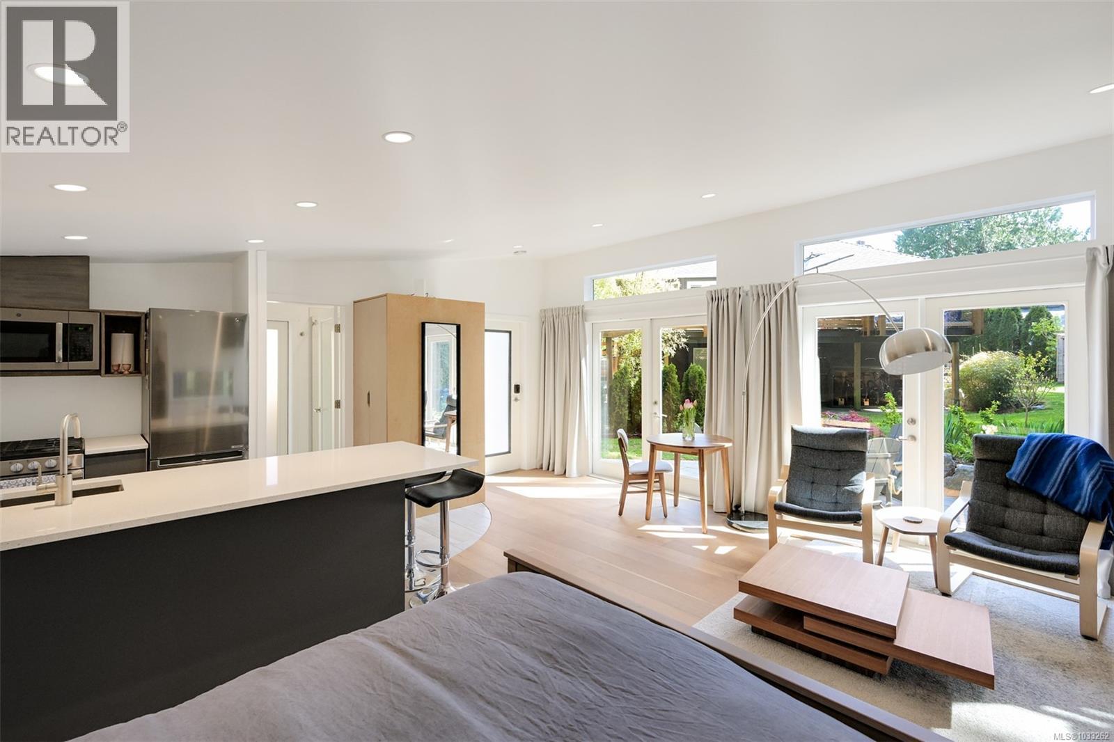 774 Destrube Pl, Saanich, British Columbia  V8Y 3B2 - Photo 42 - 1033262