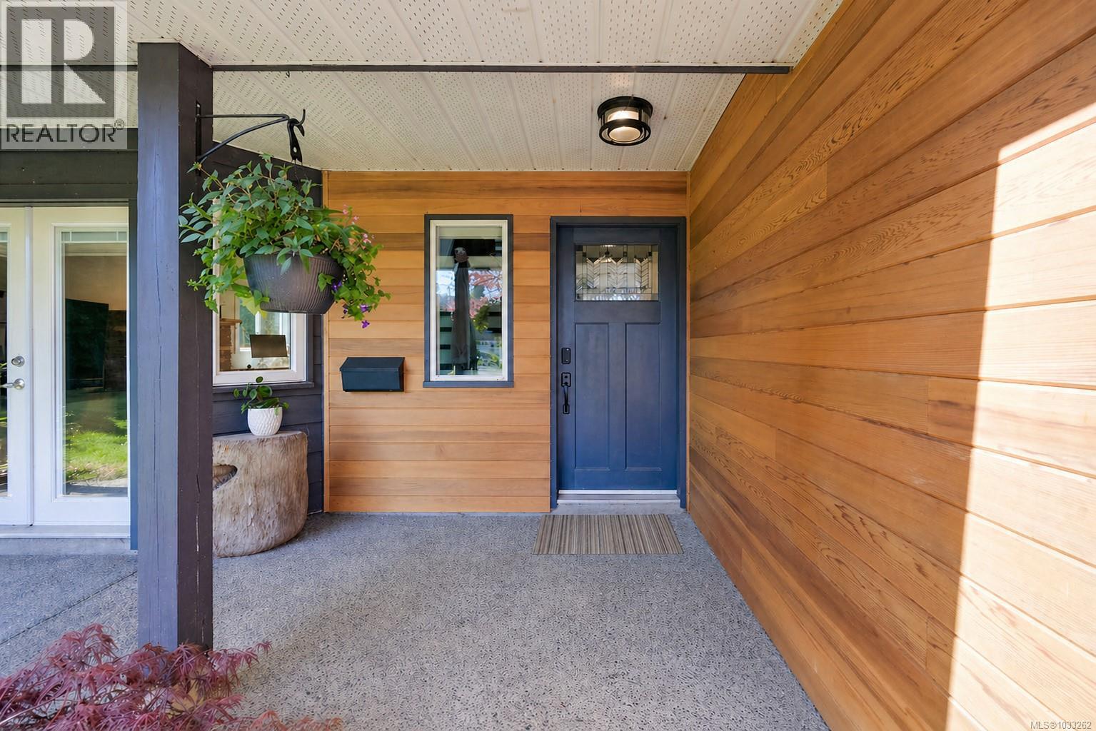 774 Destrube Pl, Saanich, British Columbia  V8Y 3B2 - Photo 2 - 1033262