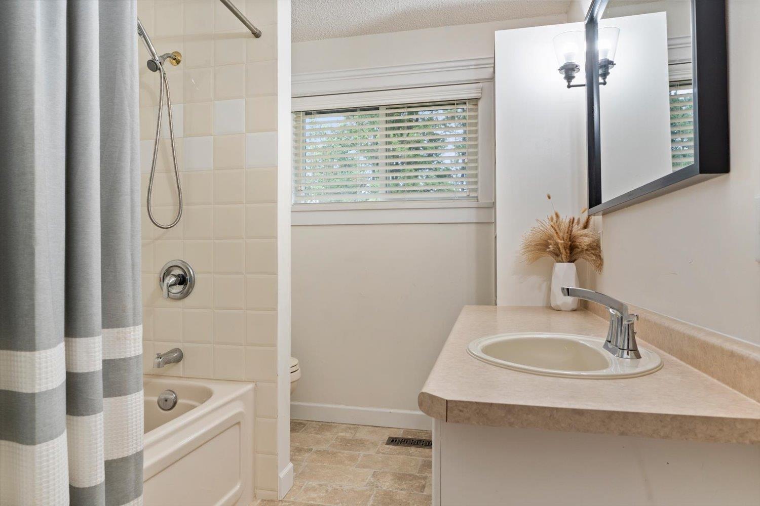 32562 Fleming Avenue, Mission, British Columbia  V2V 2G9 - Photo 18 - R3096847