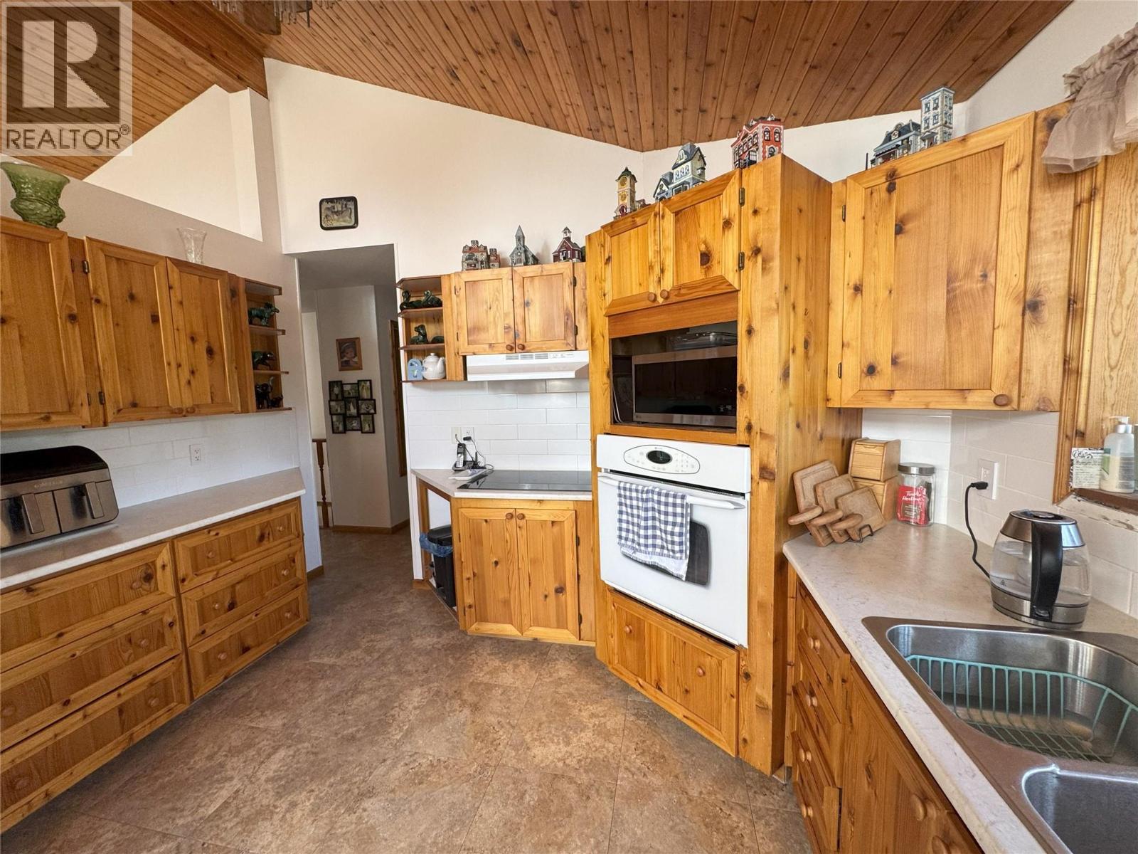 1605 24th Avenue S, Cranbrook, British Columbia  V1C 6Y8 - Photo 35 - 10360699