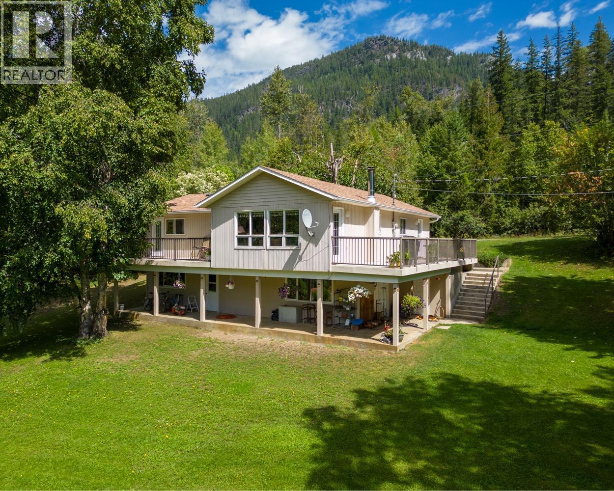 467 MEADOW CREEK Road, Meadow Creek, British Columbia
