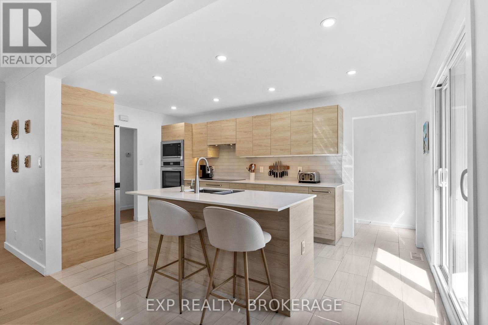 1502 Farnsworth Avenue, Ottawa, Ontario  K1H 7C3 - Photo 4 - X12720966