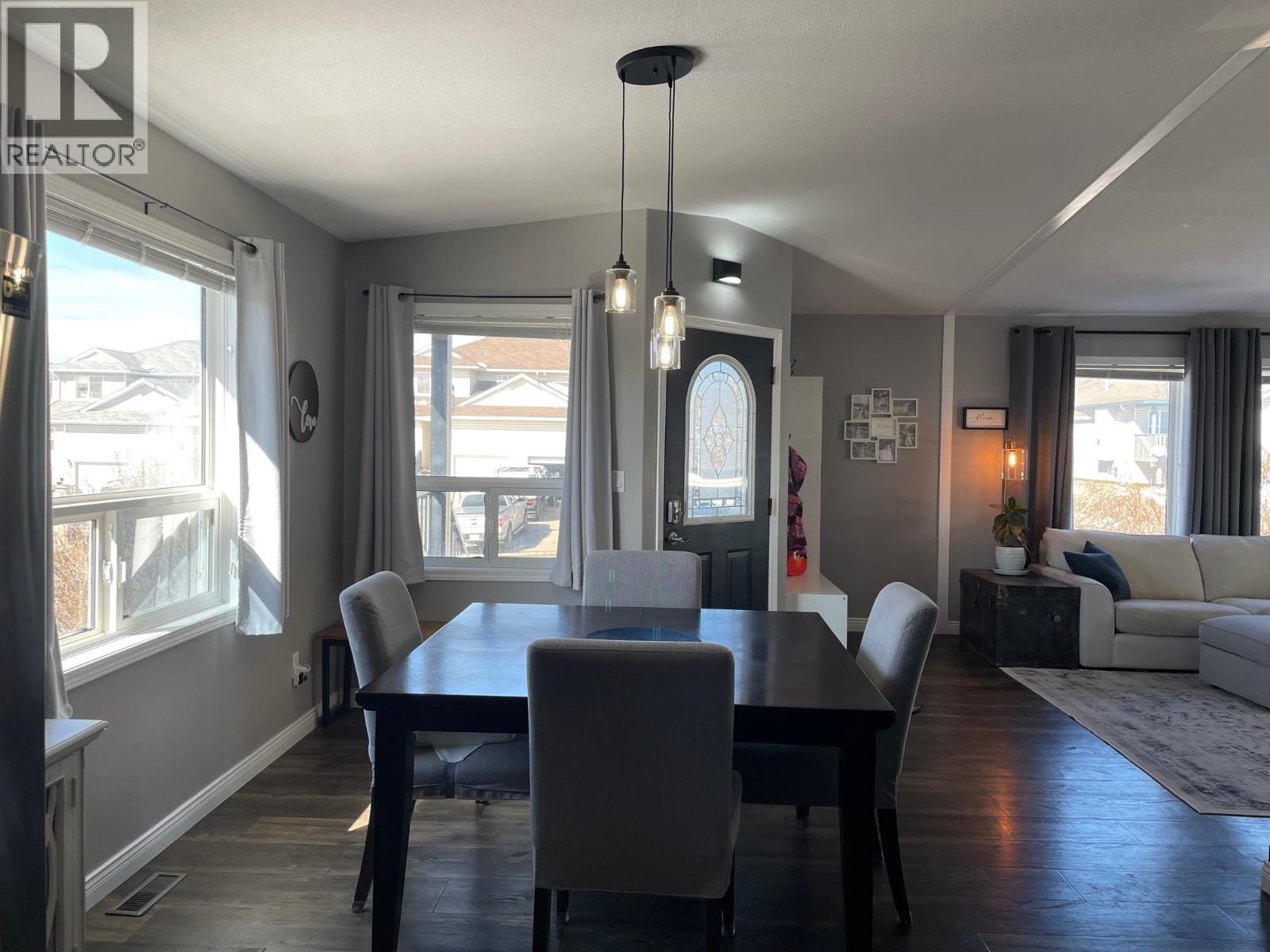 5212 Hallmark Crescent, Fort Nelson, British Columbia  V0C 1R0 - Photo 5 - R3116258