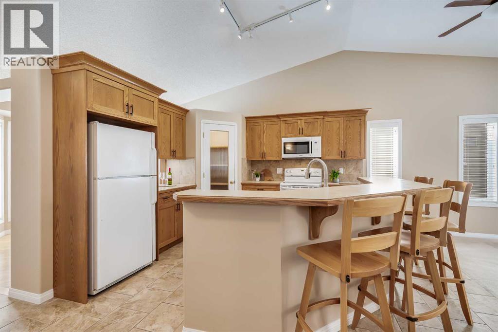 17 Rocky Ridge Villas Nw, Calgary, Alberta  T3G 4R2 - Photo 10 - A2298839