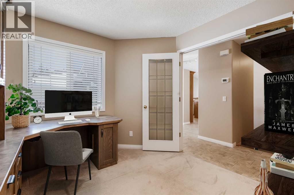 17 Rocky Ridge Villas Nw, Calgary, Alberta  T3G 4R2 - Photo 7 - A2298839