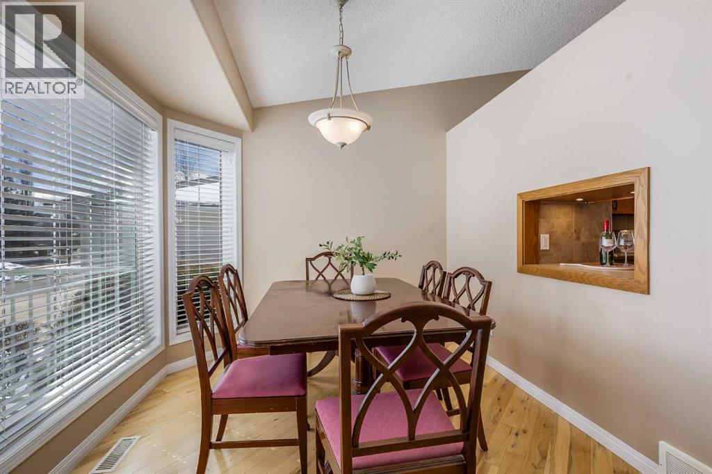 17 Rocky Ridge Villas Nw, Calgary, Alberta  T3G 4R2 - Photo 4 - A2298839