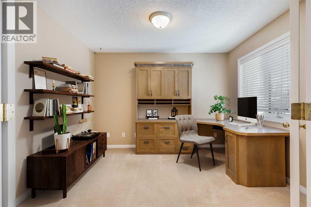 17 Rocky Ridge Villas Nw, Calgary, Alberta  T3G 4R2 - Photo 6 - A2298839