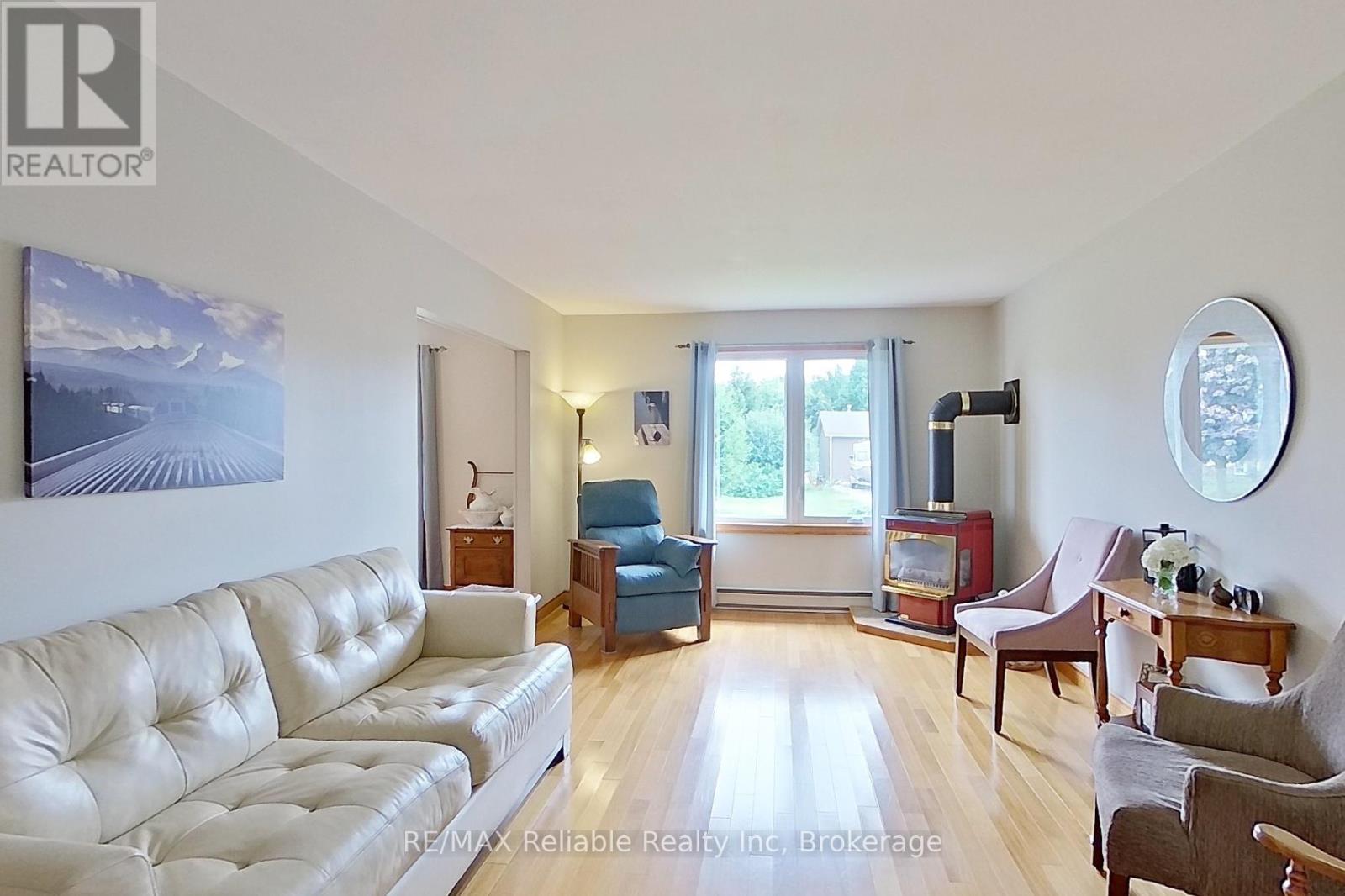 25 Jordan Drive, North Huron, Ontario  N0G 1E0 - Photo 5 - X12662334